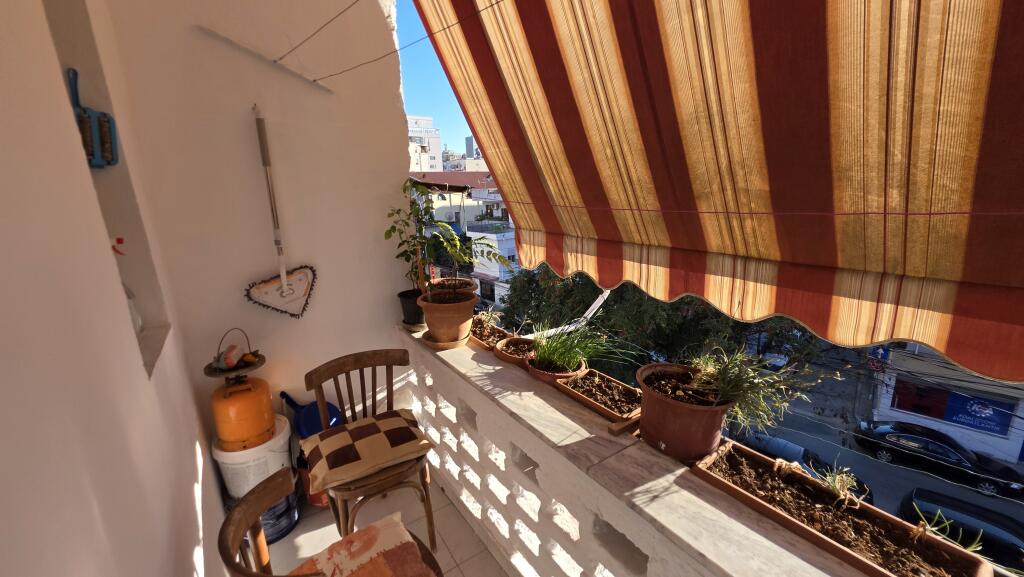 Shitet apartament 1+1 tek Selvia prane shkolles Partizani.