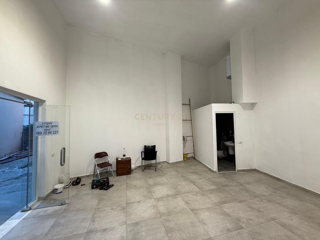 Ambient Komercial Me Qira në Rruga Barrikadave, Tirana 55 m²