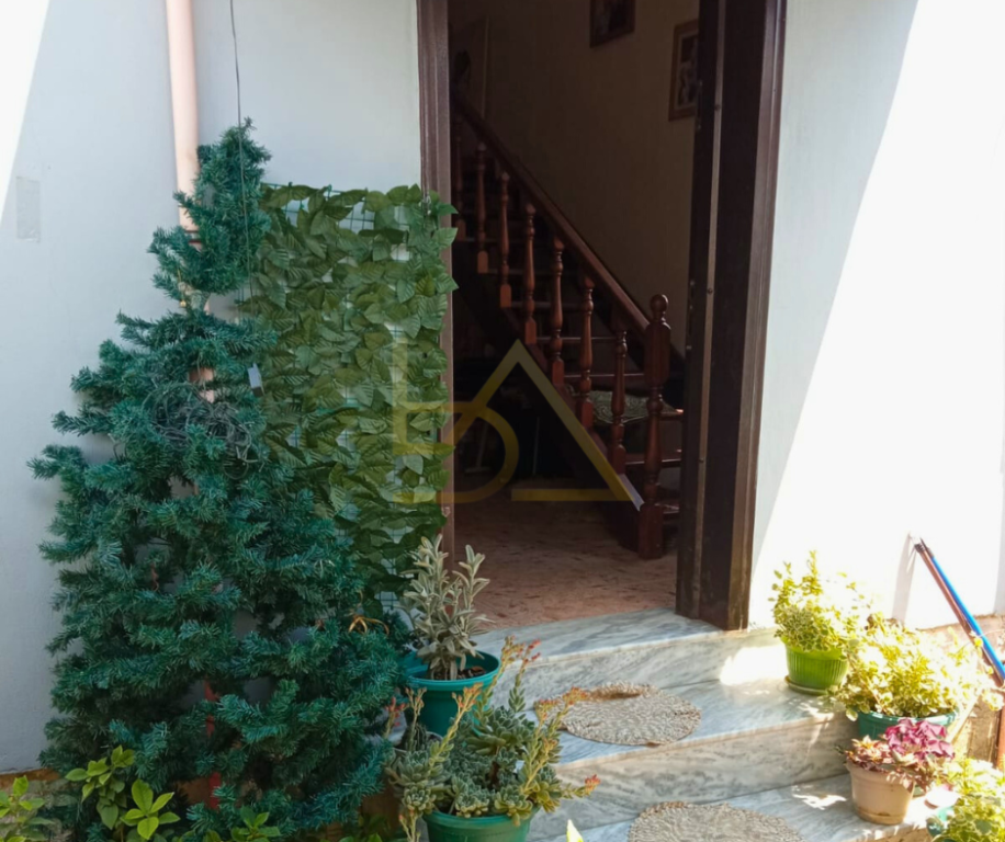 Shitet Apartament + Lokal – Elbasan, Ura e Zaranikës (Rruga Mehmet Karadaku)