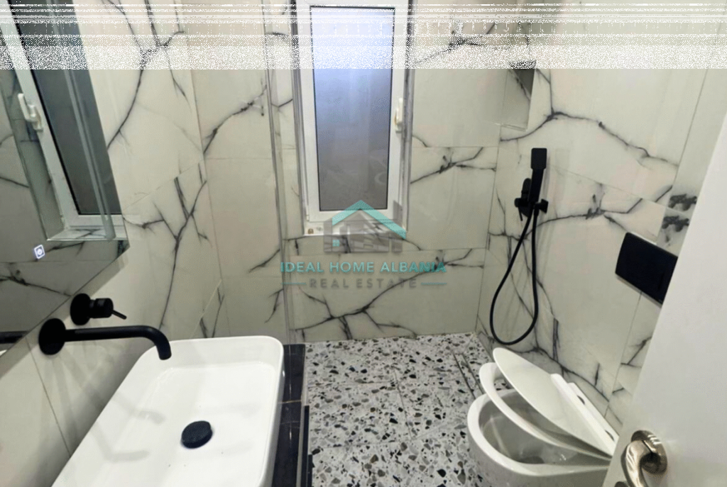 Cole, Vlore- Appartamento 1+1+Negozio in vendita