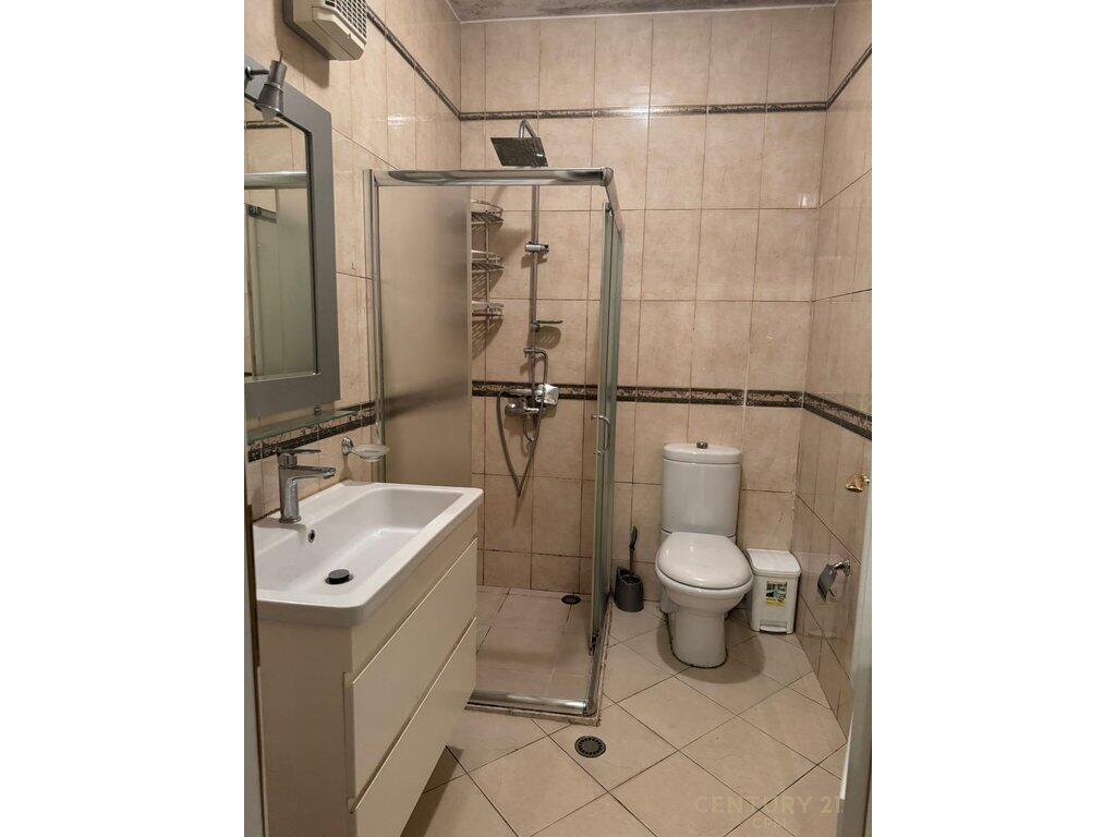 Apartament 2+1+2 per shitje ne zonen e Bllokut