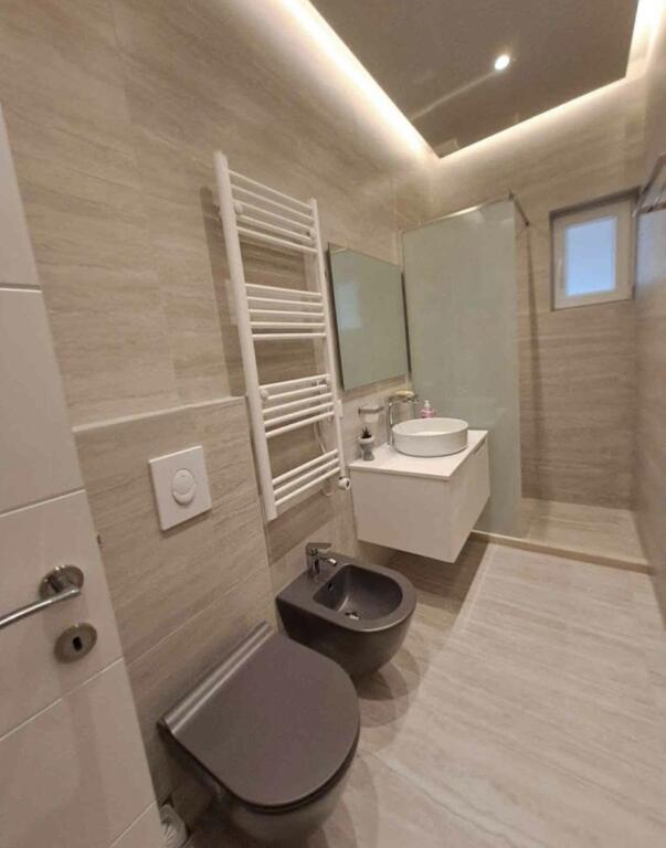 Apartment 1+1 me qira prane Rruges se Kavajes