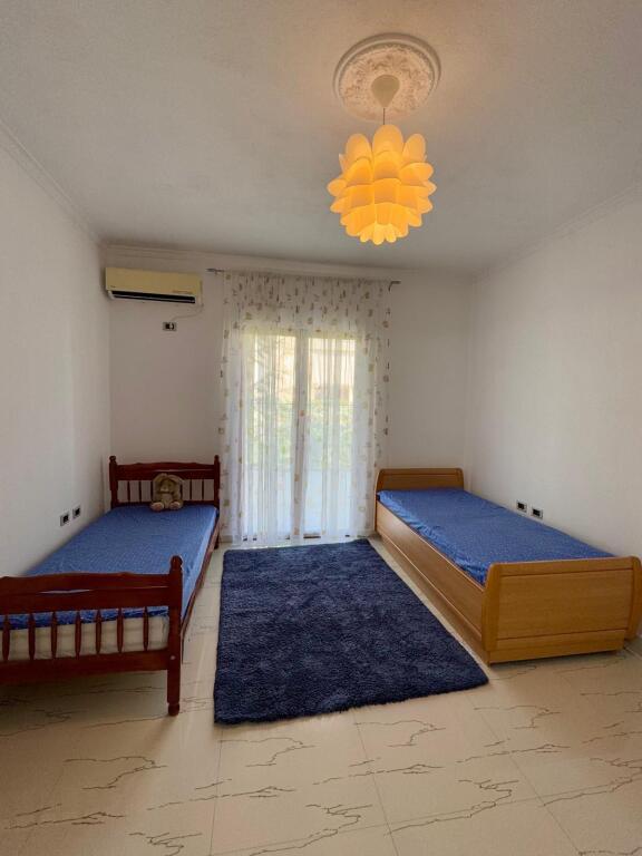 🏠Nella zona di Sauk, vicino al Club Cinco Cavalli, si affitta il terzo piano di una villa 2+1, arredato 60.000 Leke
