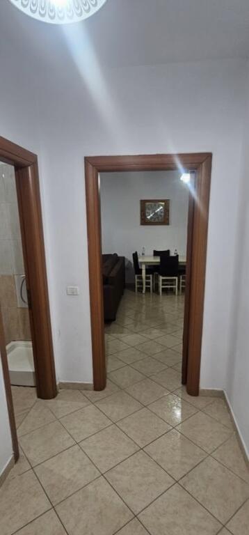Appartamento 1+1 in vendita a Yzberisht, di fronte a KMY