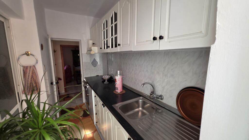 Shitet apartament 1+1 tek Selvia prane shkolles Partizani.