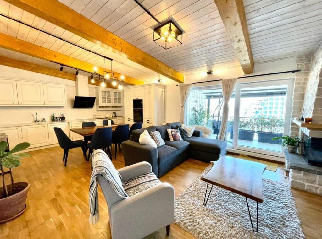 Penthouse per shitje 2+1+2 Prane Liqenit Artificial