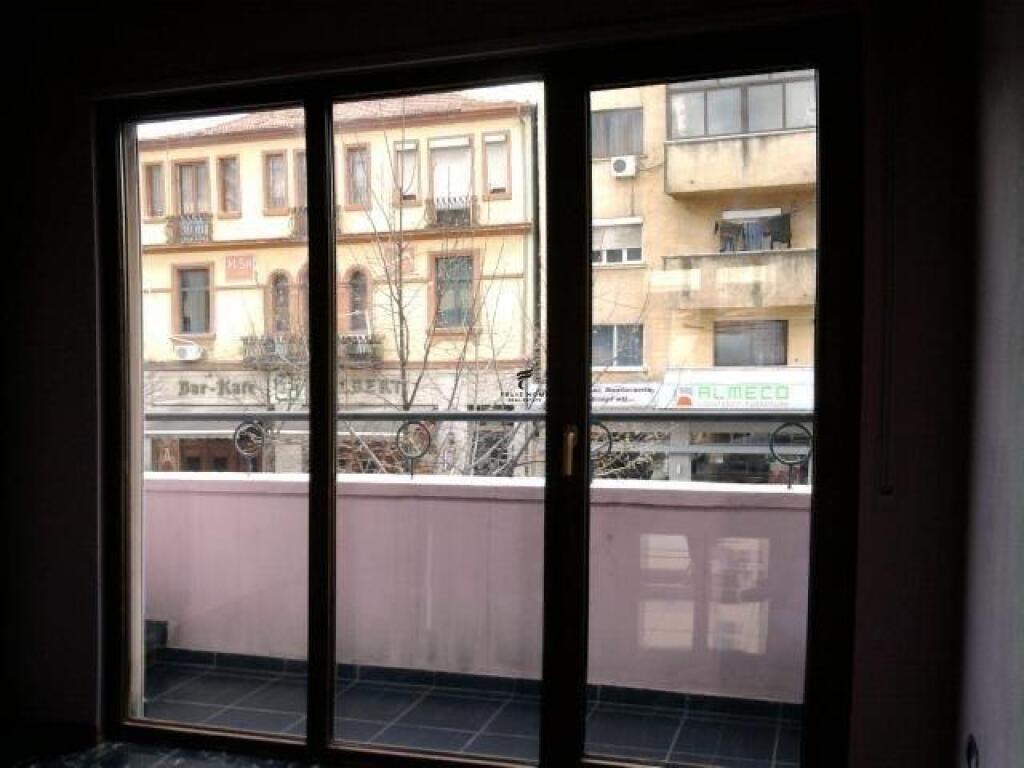 UFFICIO IN AFFITTO 75 M2 STRADA DI DURRËS 73.000 LEKE