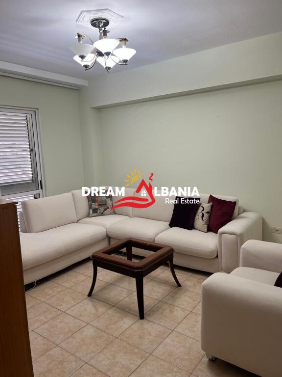 Appartamento 2+1 in affitto vicino alla Scuola “Deshmoret e Lirise” a Bllok, Tirana (ID 42215397)