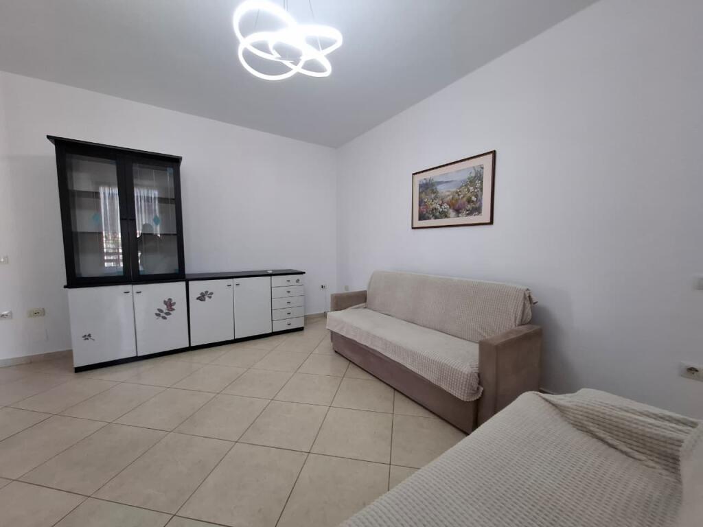 ✨ Appartamento in Affitto 2+1+2WC – 120 m² | 59.500 Lek 📍 Via Bardhyl / Scuola Andon Zako Çajupi