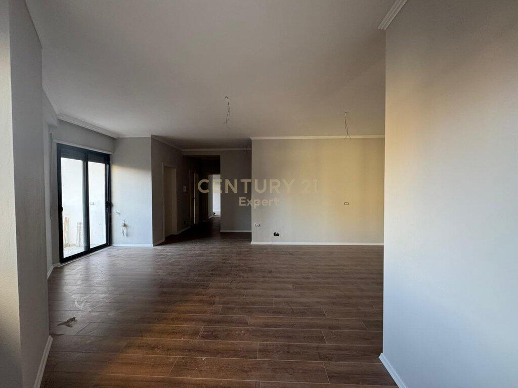 AFFITTIAMO APPARTAMENTO PER UFFICI IN VIA DURRESIT! 650 € /Mese