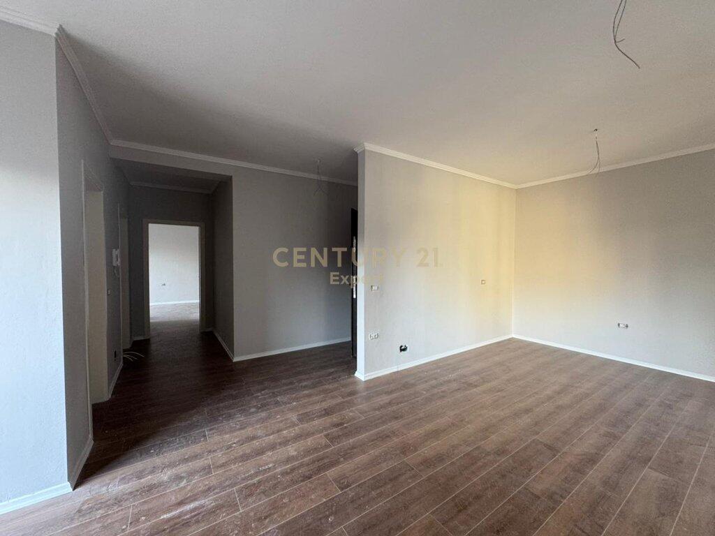 AFFITTIAMO APPARTAMENTO PER UFFICI IN VIA DURRESIT! 650 € /Mese
