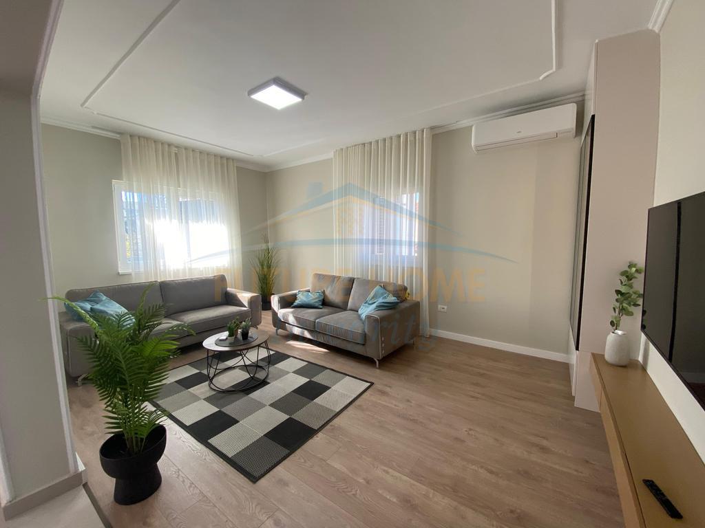 Qera, Apartament 2+1+2+Post Parkimi, Ish Tregu Elektrik, Tiranë