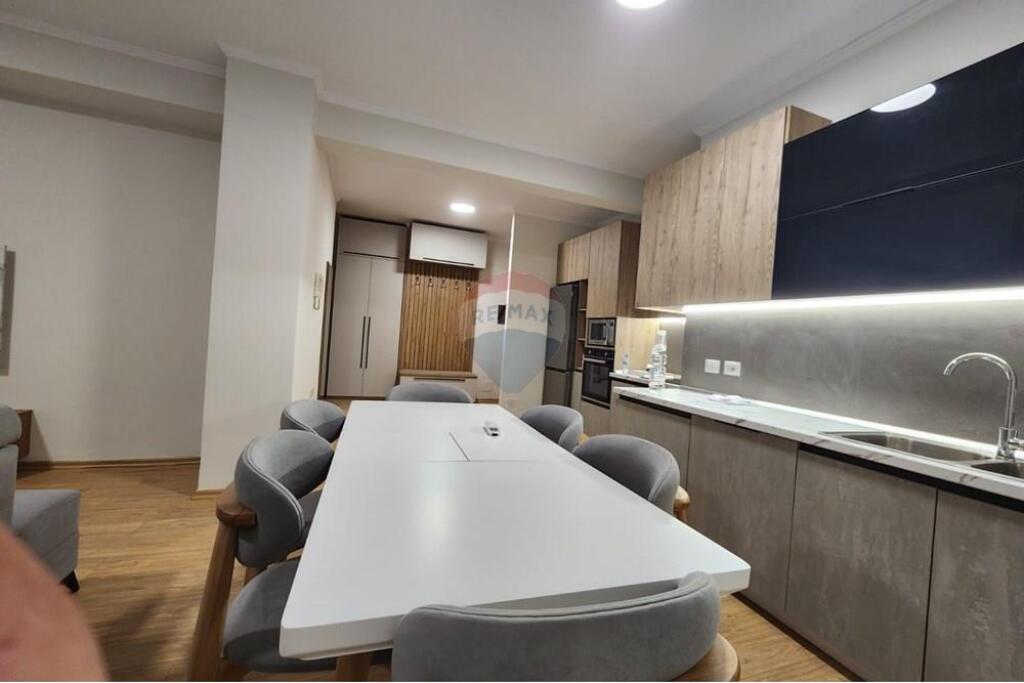 Apartament 2+1+2 me qira Zogu i Zi Logosi