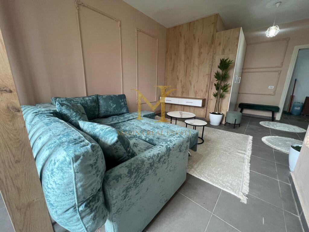 AFFITTASI VILLA SU 3 PIANI A Xhafzotaj !!
