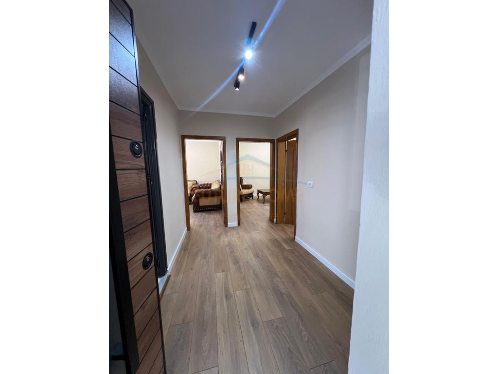 Shitet, Apartament 2+1, Oxhaku, Tirane.