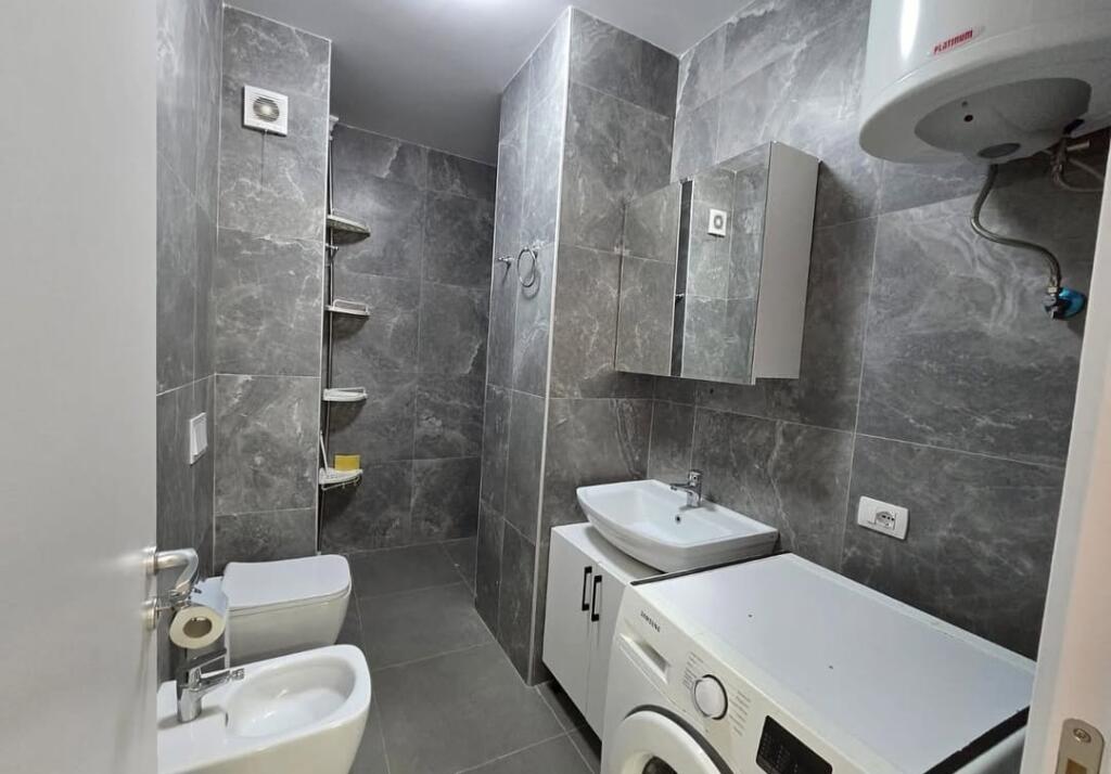 VENDESI APPARTAMENTO 1+1 PRESSO UNIVERS CITY !