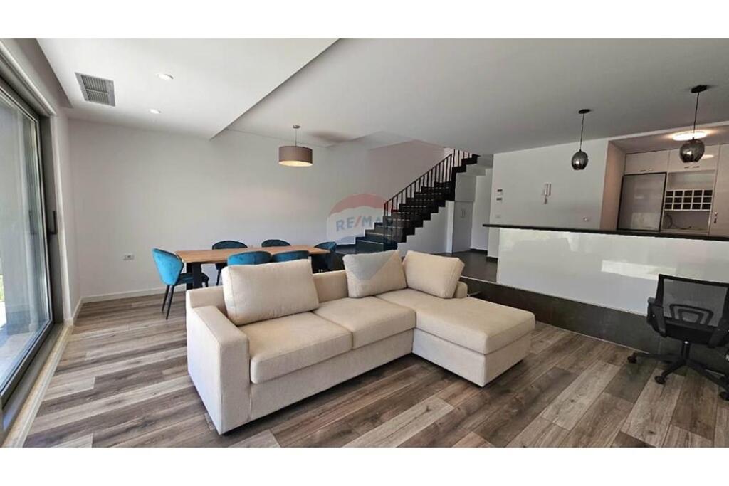 Villa - In Affitto - TEG, Tirana € 2,300