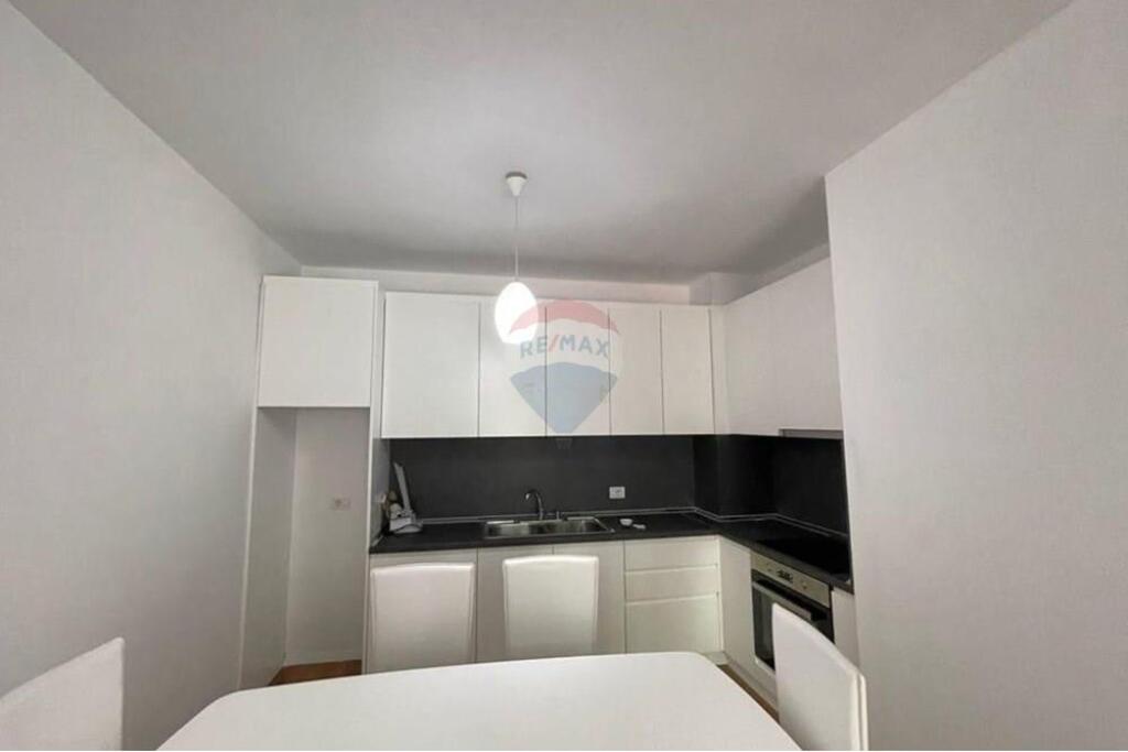 Apartament 2+1 me qera tek pallati EGLO ne Astir