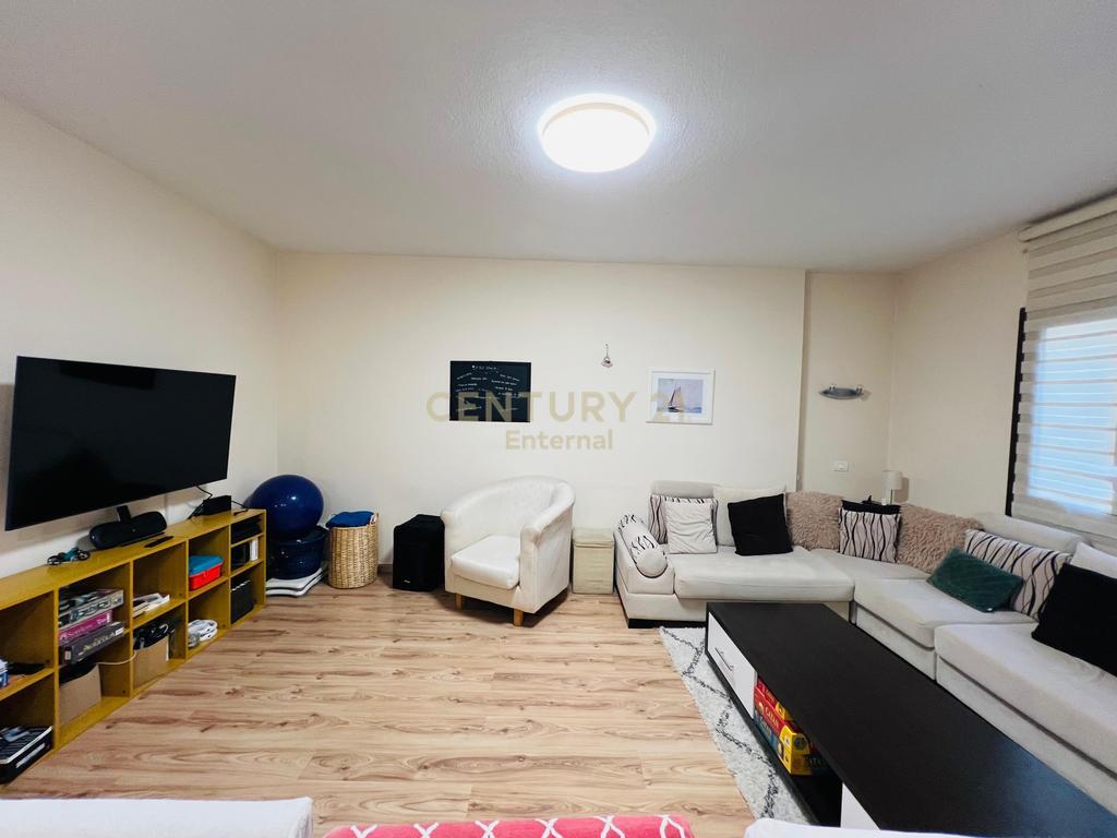 Apartment 3+1+2 for sale in Komuna e Parisit