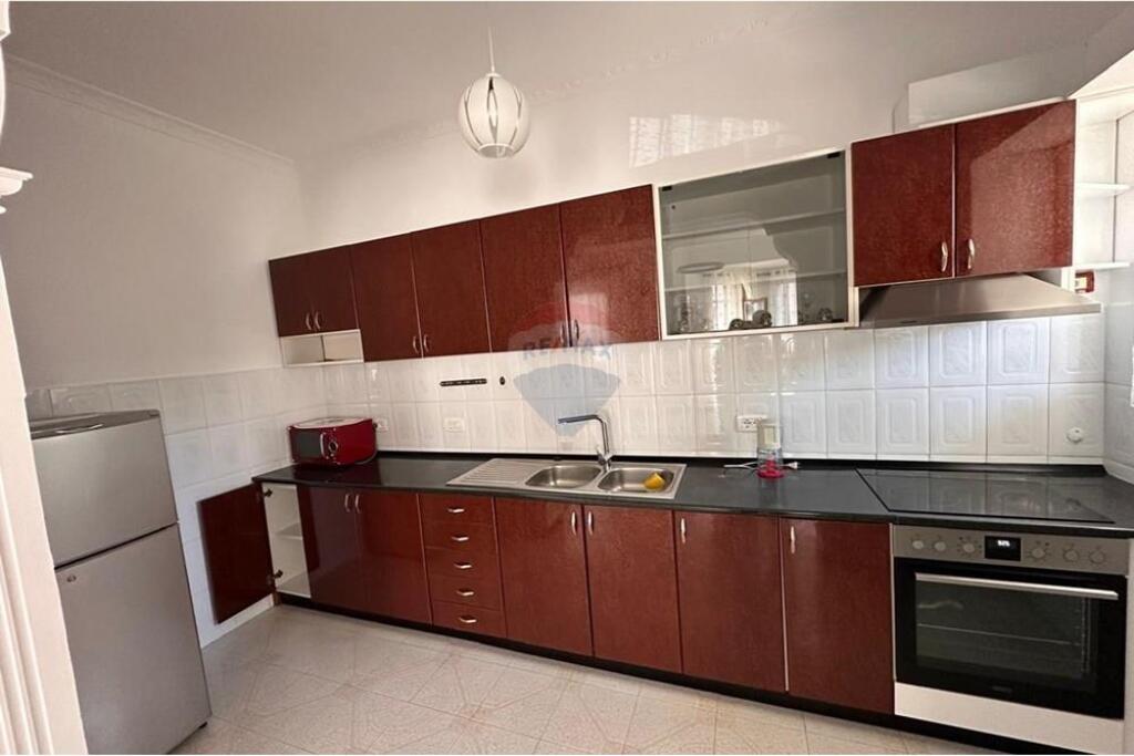 Villa entrance for rent at Qytet Studenti