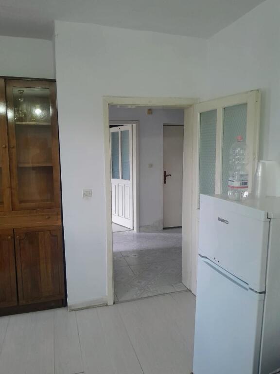 (Pa agjensi - 0 komision) Tirane, apartament me qera 2+1+Aneks+banjo me dritare Kati 4, 45.000 Leke (Ali Demi)