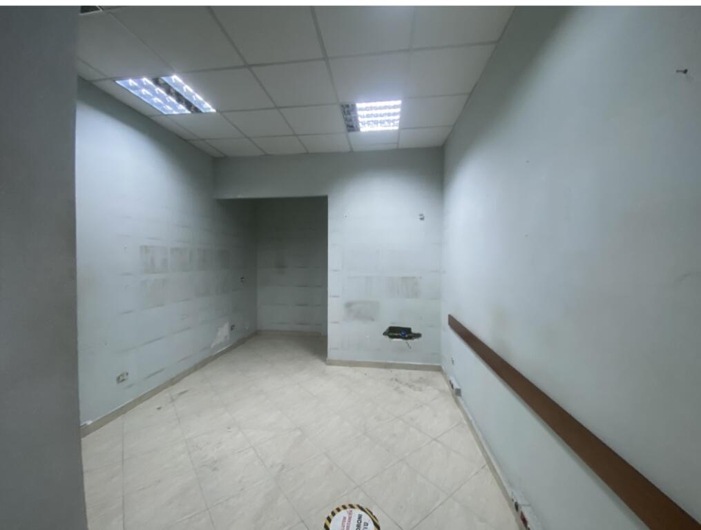 Zyre me qera,me tualet brenda,ish ekspozita,400 euro