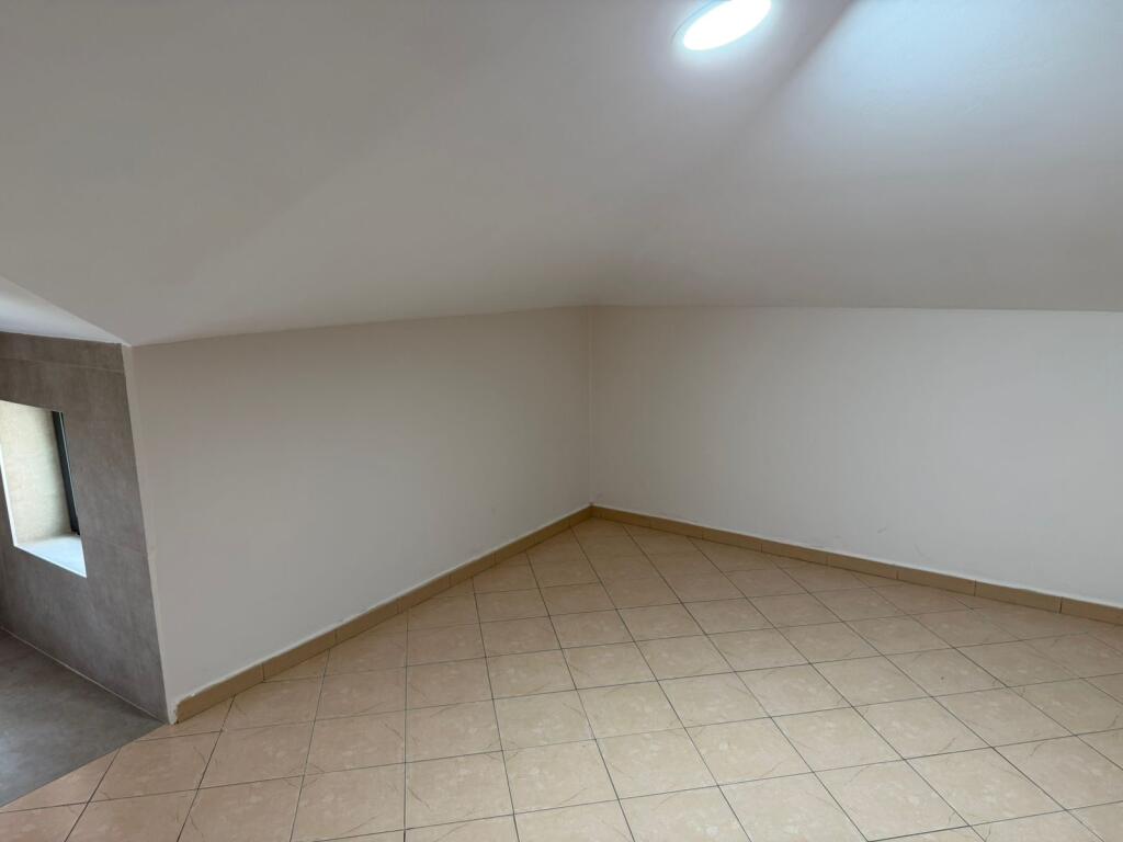 Jepet me qera penthouse 2+1+verande