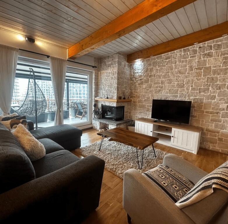 Penthouse per shitje 2+1+2 Prane Liqenit Artificial