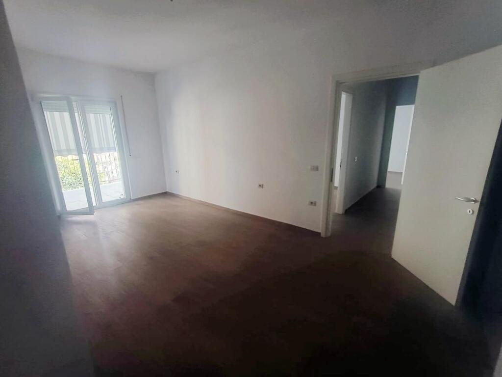 Locale Ufficio in Affitto – Via delle Barricate.