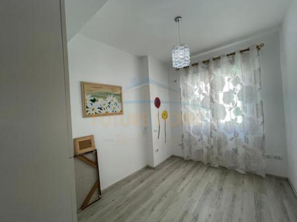 In vendita, Casa Privata 2+1+2, Oxhaku, Tirane.