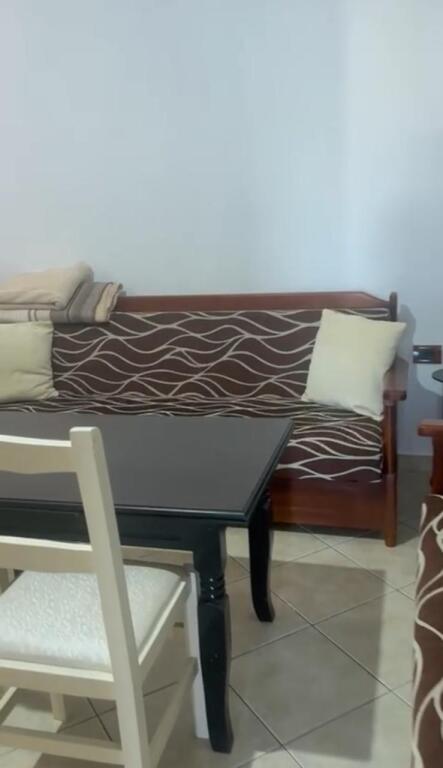 Appartamento 1+1 in affitto, via Siri Kodra vicino all'hotel Meridian  Prezzo: 400 mila leke
