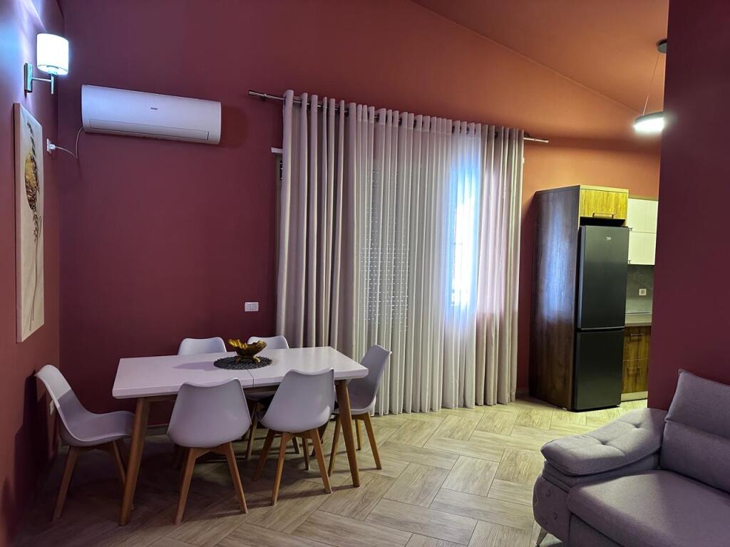 Jepet me qera penthouse 2+1+verande
