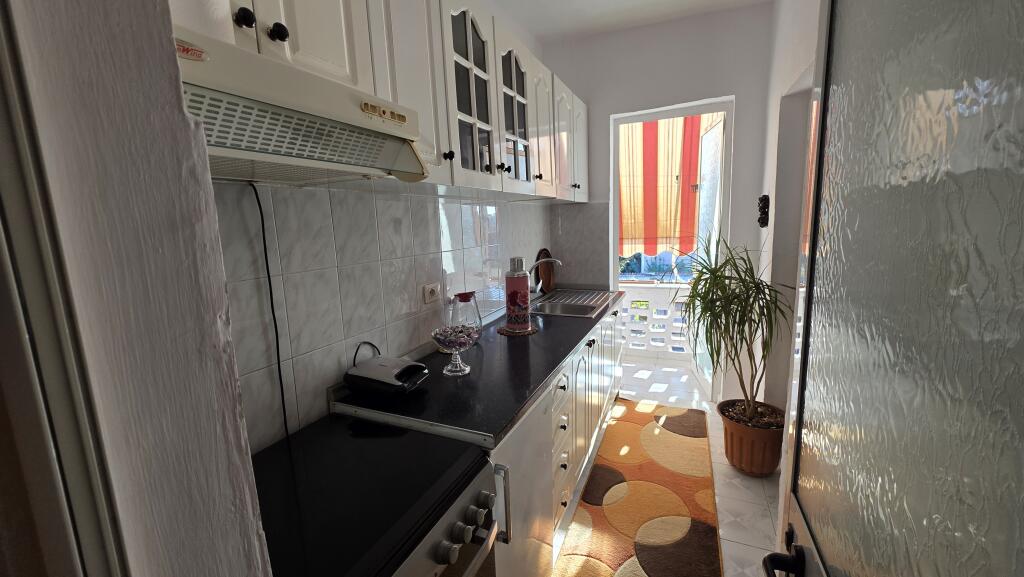 Shitet apartament 1+1 tek Selvia prane shkolles Partizani.