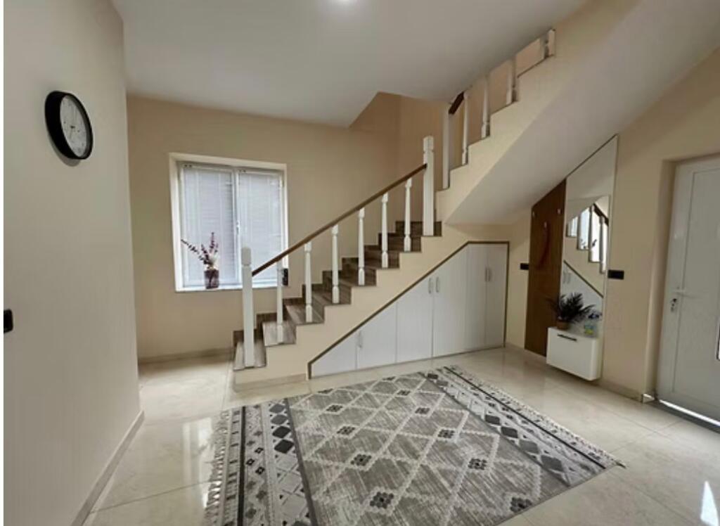 Villa in affitto su 2 piani
