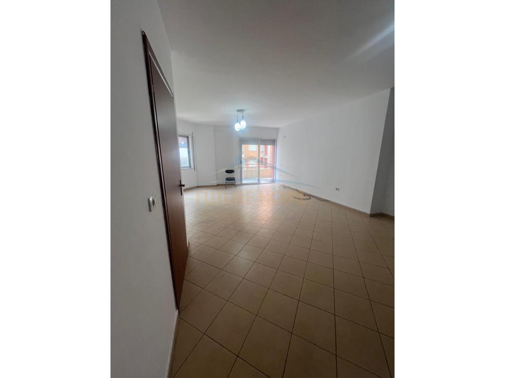 Shitet, Apartament 3+1+2, Rruga e Thesarit, Fresk, Tirane.