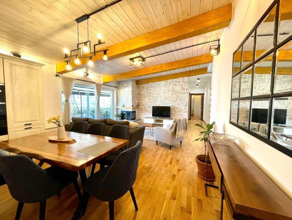 Penthouse per shitje 2+1+2 Prane Liqenit Artificial