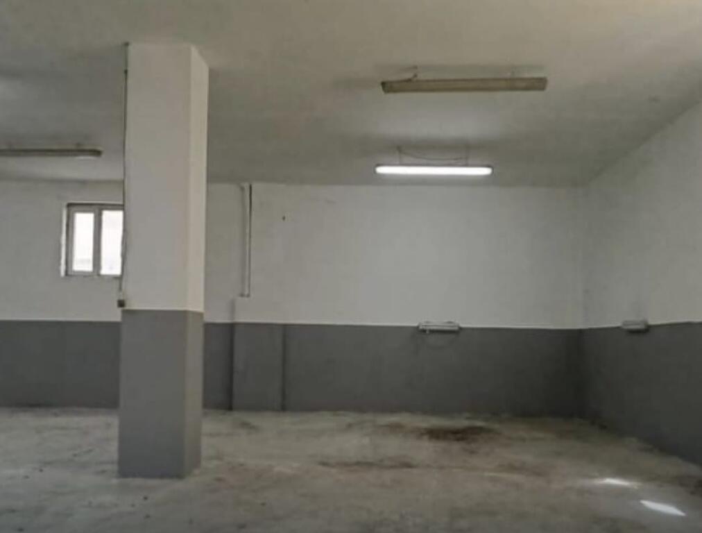 AMBIENTE COMMERCIALE 250 m² IN AFFITTO Via Siri Kodra, Tirana