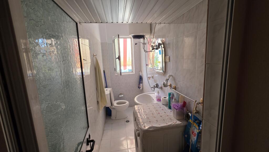 Shitet apartament 1+1 tek Selvia prane shkolles Partizani.