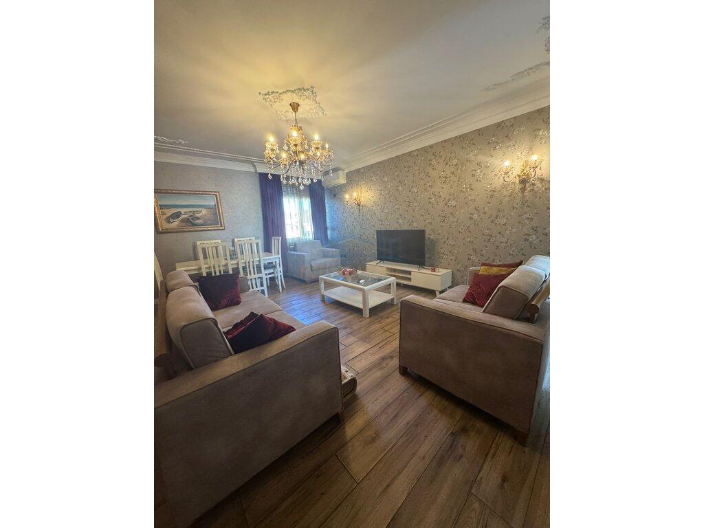Shitet apartament 2+1+2 Bllok