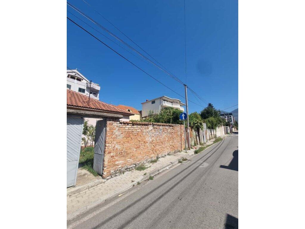 House For Sale in Ali Demi, Tirana - 294,000.00€ | 300 m²!