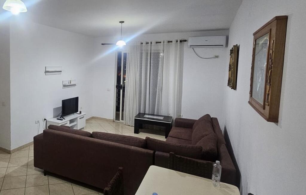 Appartamento 1+1 in vendita a Yzberisht, di fronte a KMY