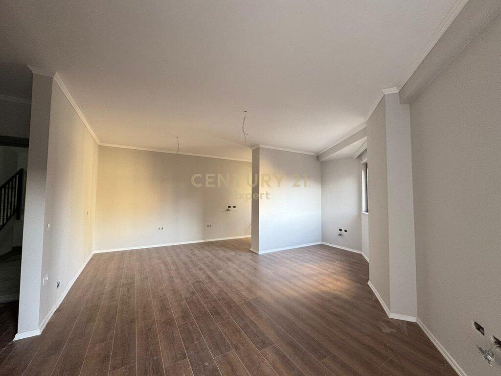 AFFITTIAMO APPARTAMENTO PER UFFICI IN VIA DURRESIT! 650 € /Mese
