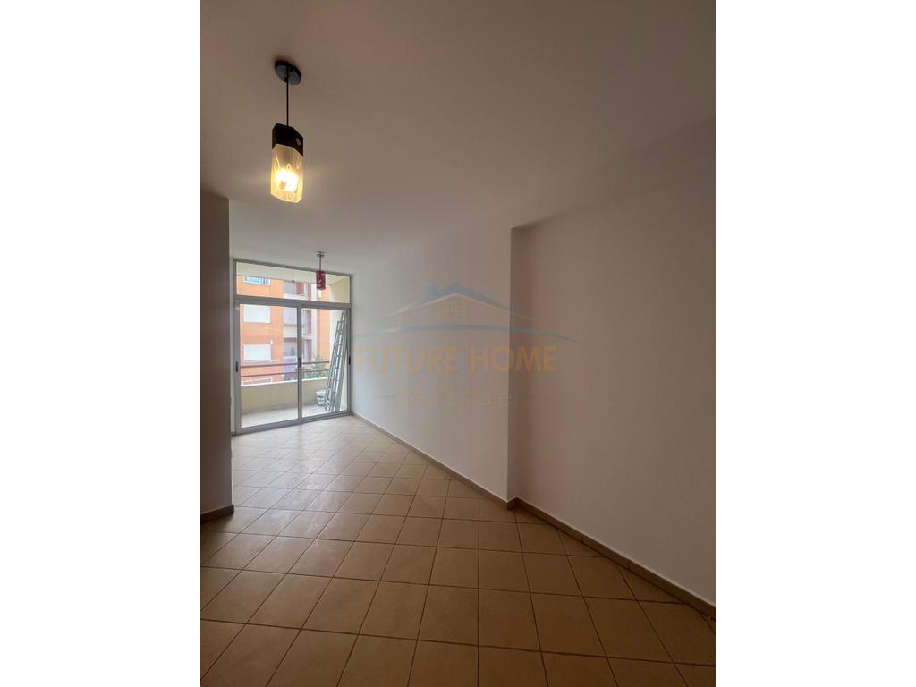 Shitet, Apartament 3+1+2, Rruga e Thesarit, Fresk, Tirane.
