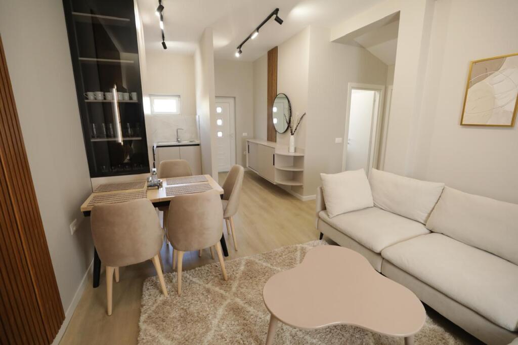 APPARTAMENTO IN AFFITTO 3+1 KODRA E PRIFTIT 80.000 LEKE
