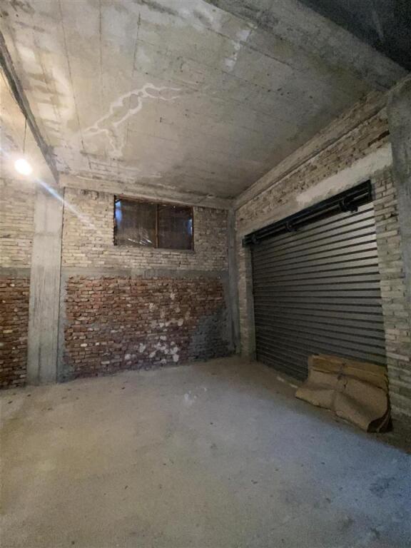 📍 Jepet me qira magazinë/servis – Kombinat, Rruga e Qelqit