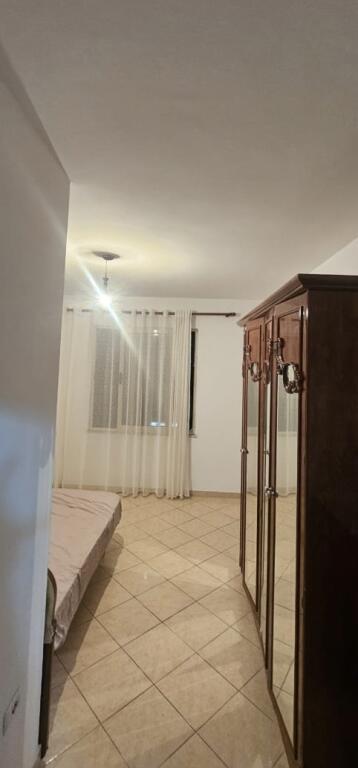 Appartamento 1+1 in vendita a Yzberisht, di fronte a KMY