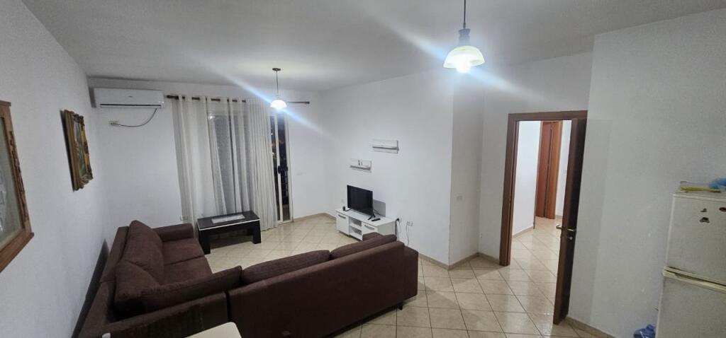 Appartamento 1+1 in vendita a Yzberisht, di fronte a KMY