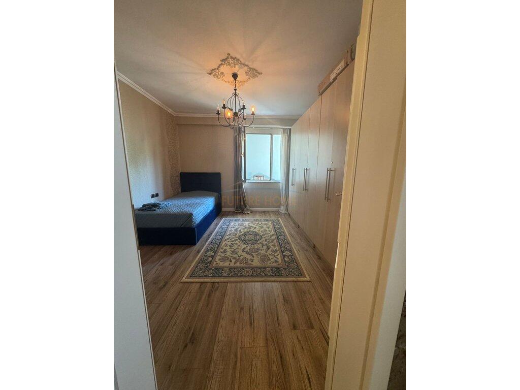Shitet apartament 2+1+2 Bllok
