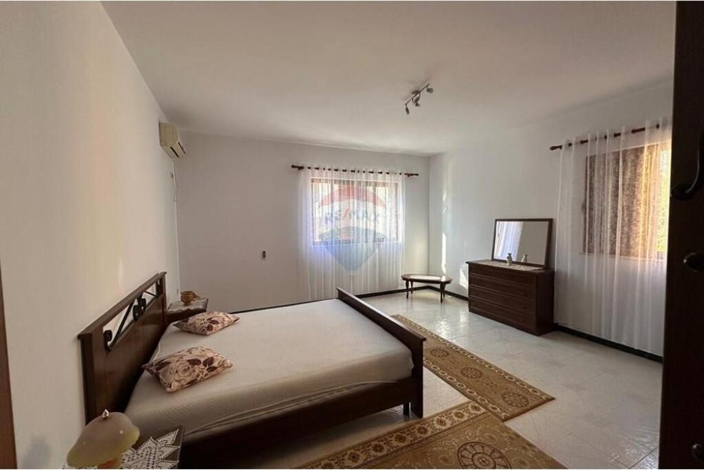 Villa entrance for rent at Qytet Studenti