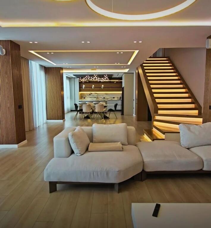 Appartamento duplex in affitto a Square21